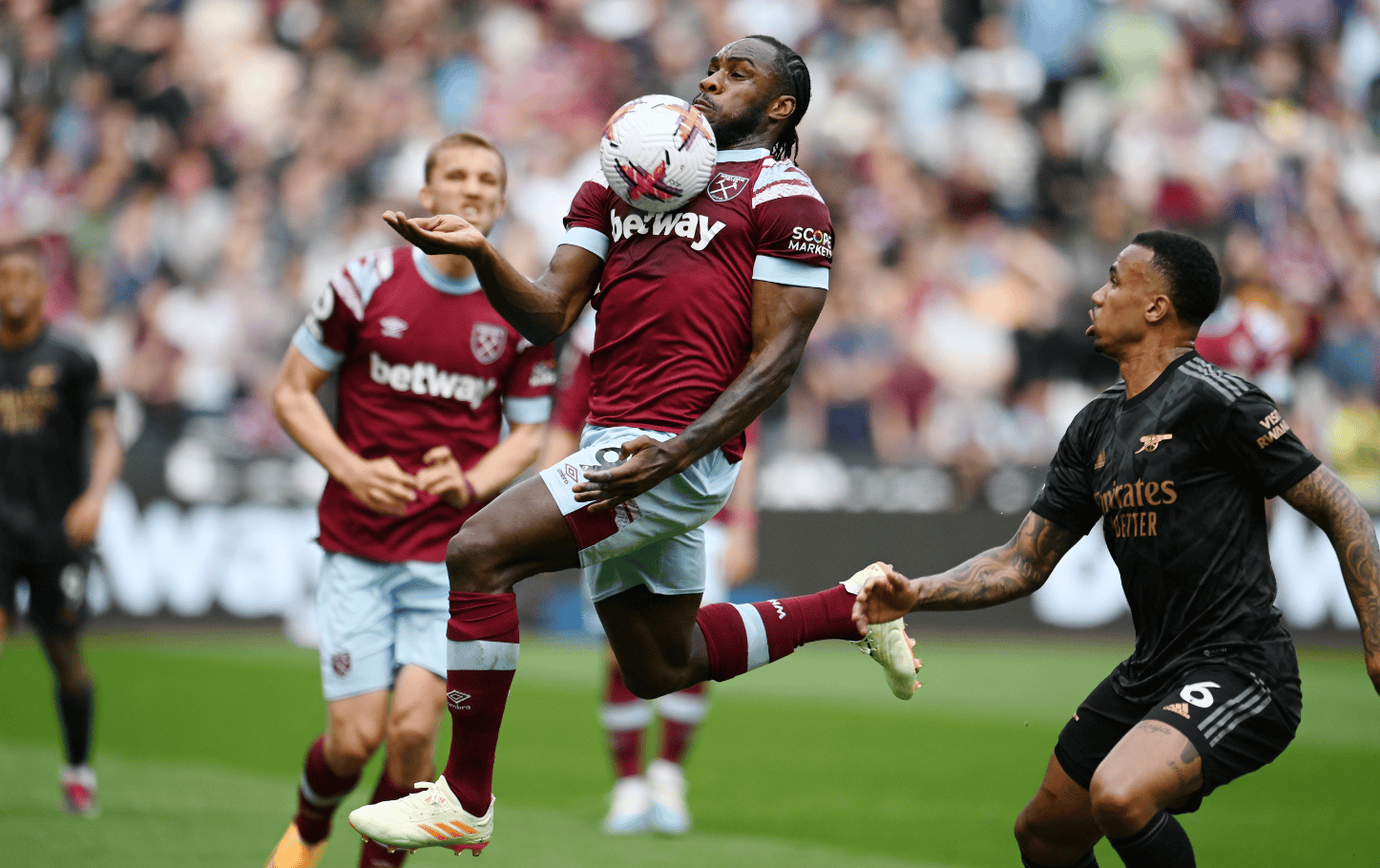 包含英超国际比赛日走向成谜，曼联篮板制胜，气氛紧张，资深球员宣示担当的词条